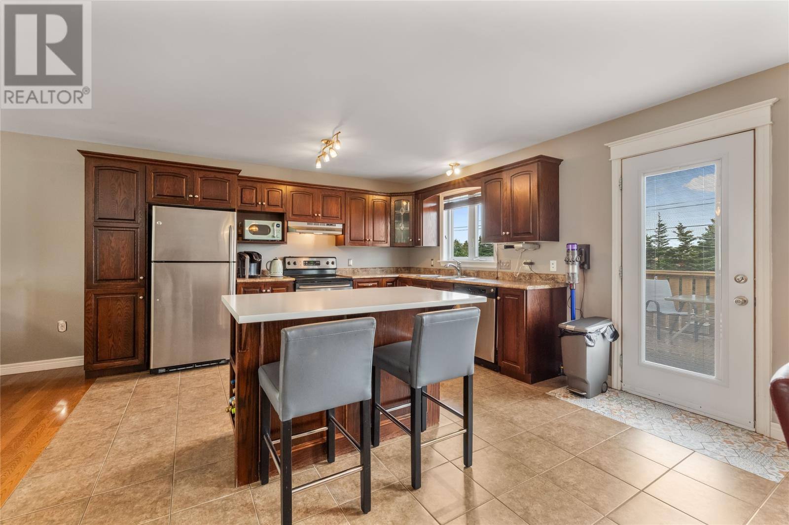 86 Hollyberry Drive, photo 6 of 37