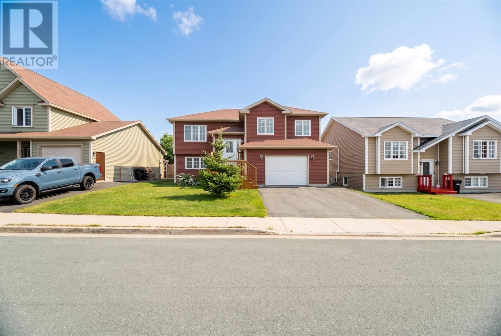48 DAUNTLESS Street, photo 2 of 30