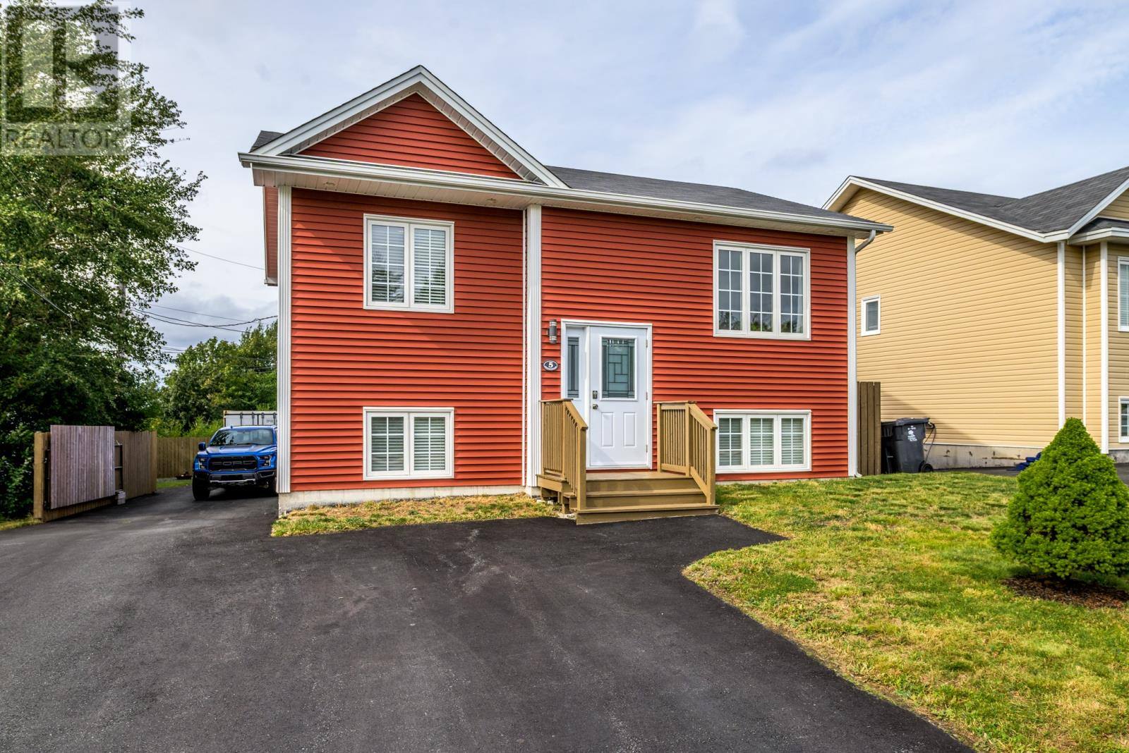 5 Chatwood Crescent, photo 3 of 38