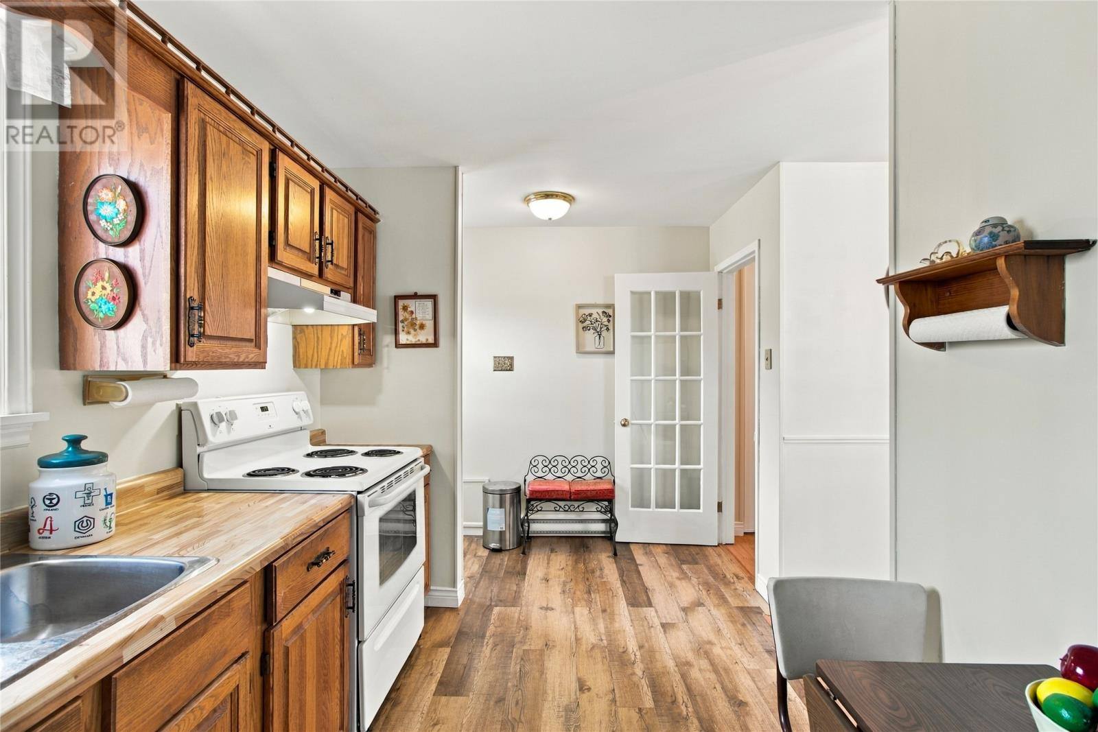 87 Guzzwell Drive, photo 9 of 37