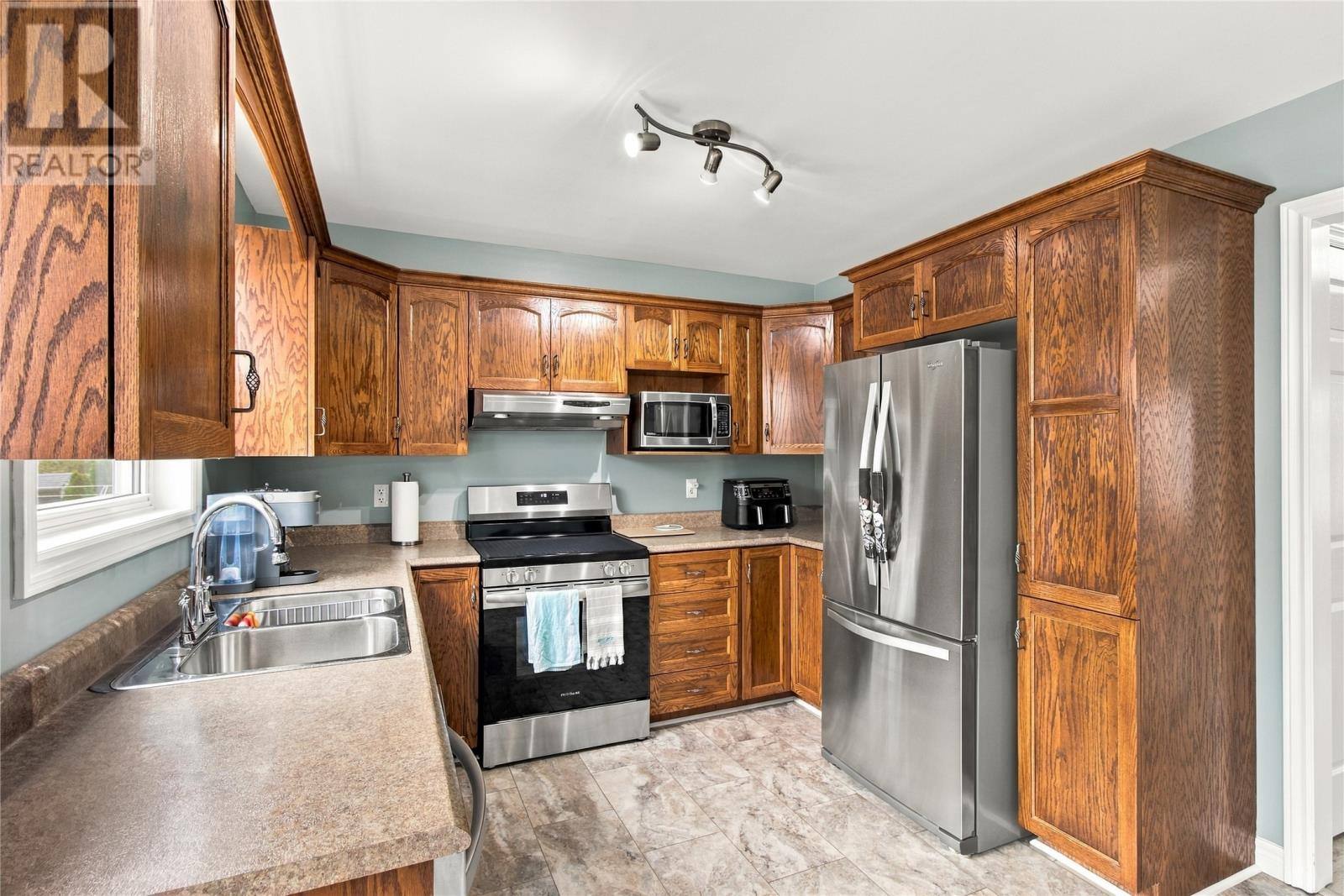 176 Green Acre Drive, photo 8 of 25