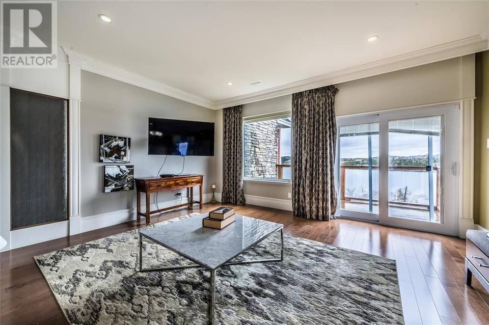 293 Buckingham Drive, photo 25 of 47