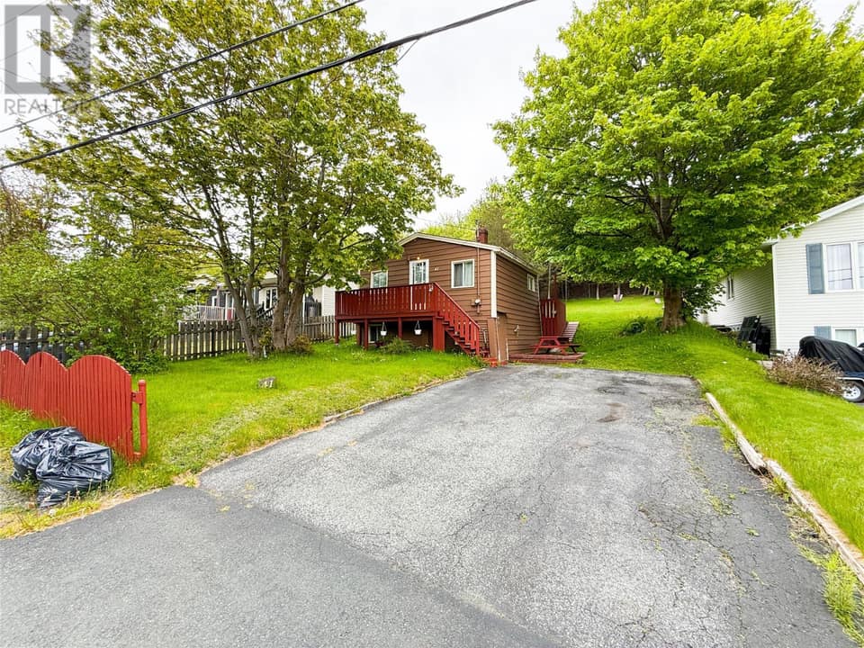 41 Hillview Drive, photo 1 of 14
