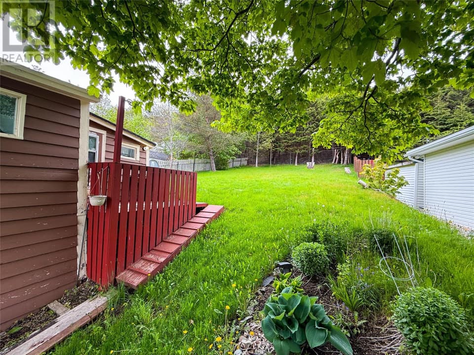 41 Hillview Drive, photo 2 of 14