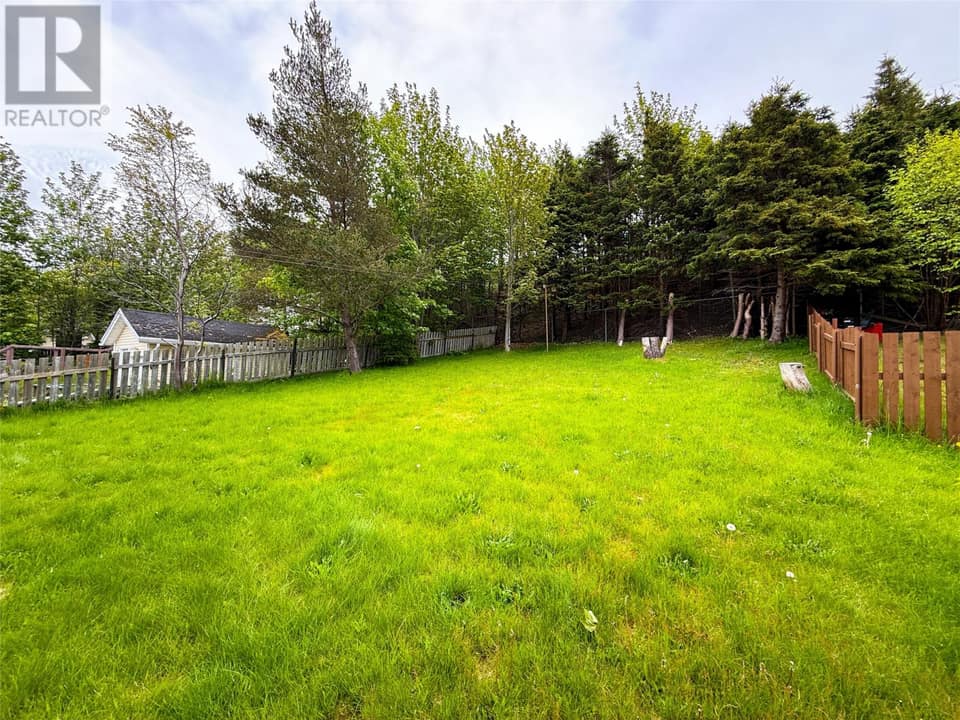 41 Hillview Drive, photo 3 of 14