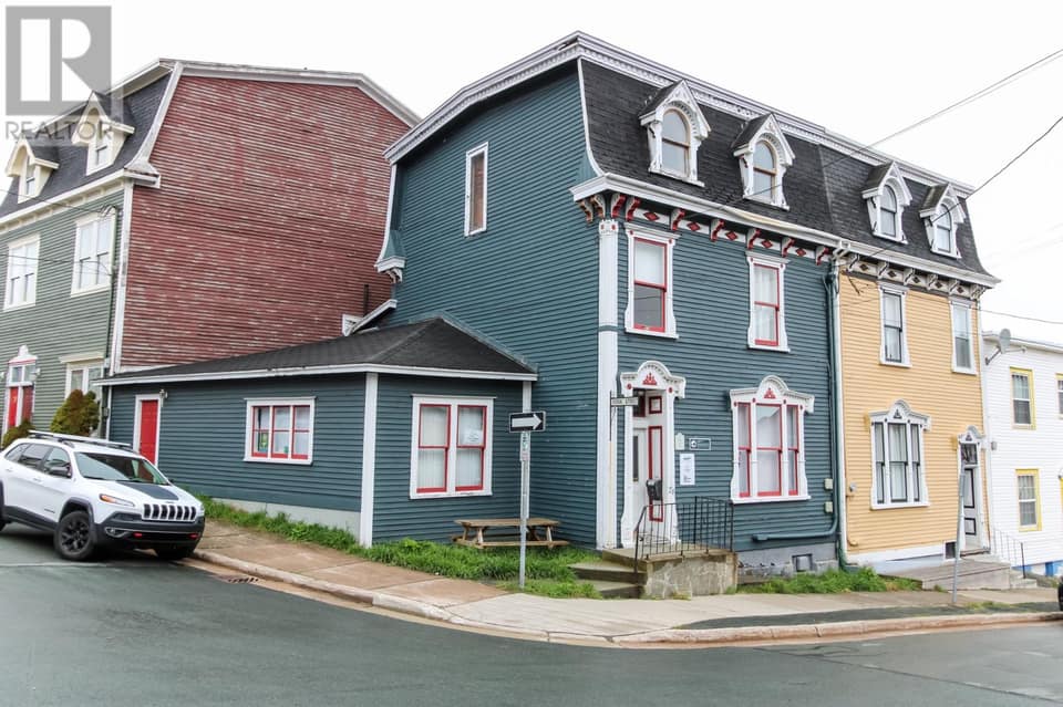 28 COCHRANE Street, photo 3 of 36