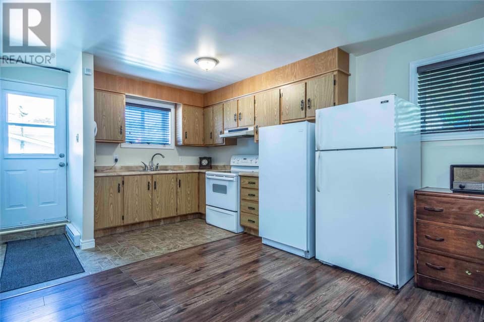 57 Cabot Road, photo 21 of 35