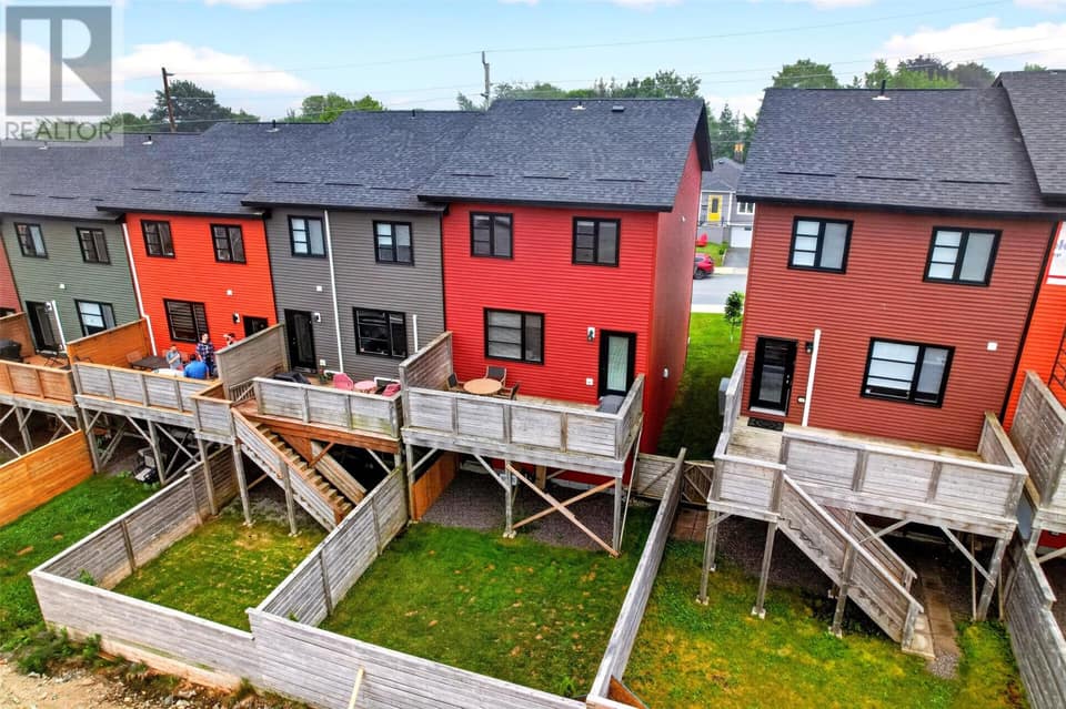 74 Bennett Avenue, photo 6 of 29