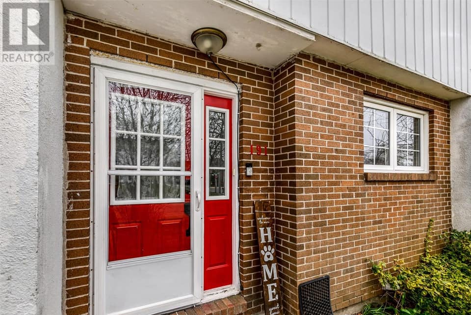 191 Cumberland Crescent, photo 3 of 30