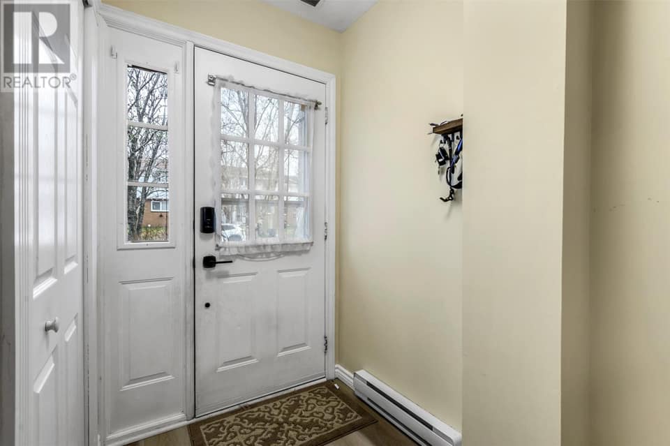 191 Cumberland Crescent, photo 4 of 30