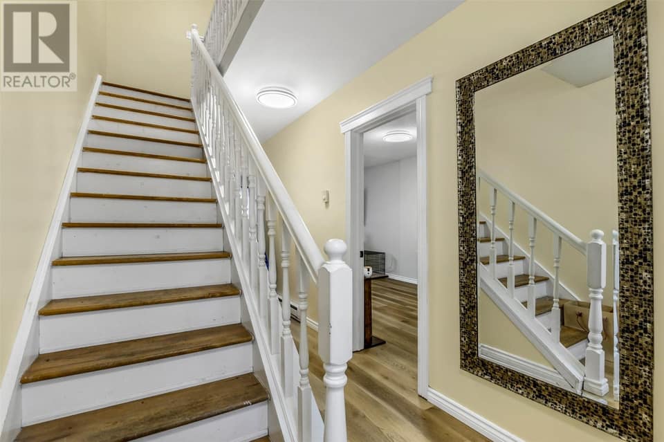 191 Cumberland Crescent, photo 5 of 30