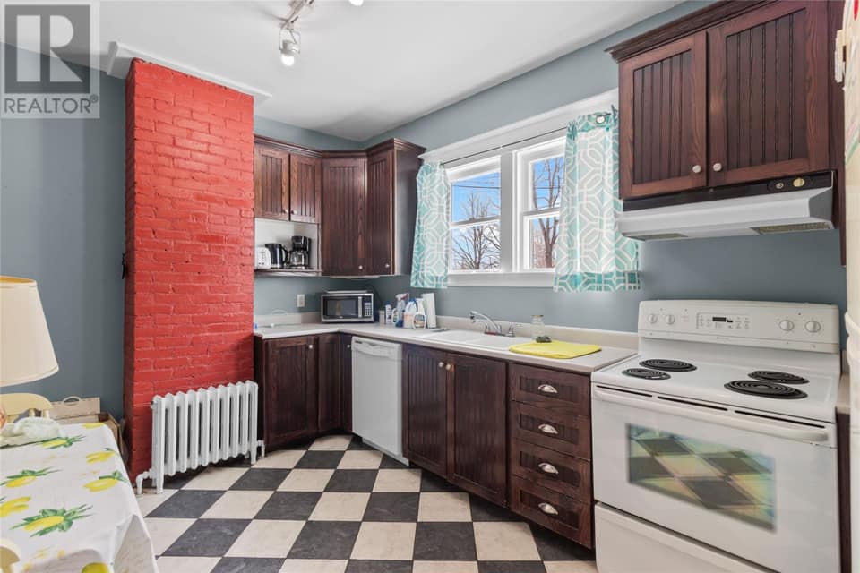 8 Glenridge Crescent, photo 15 of 24