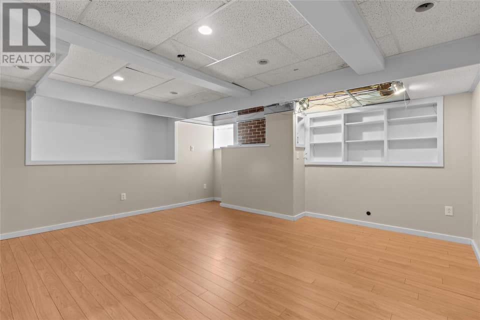 8 Glenridge Crescent, photo 21 of 24
