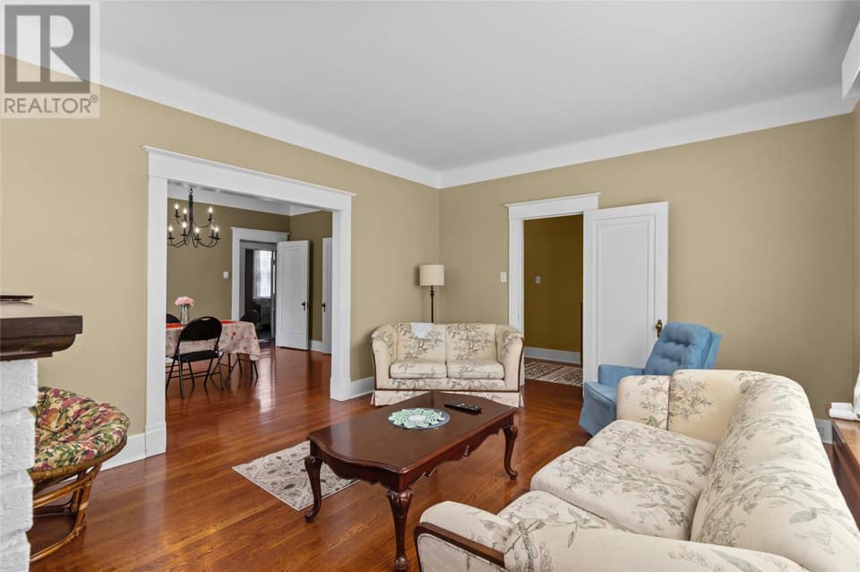 8 Glenridge Crescent, photo 9 of 24