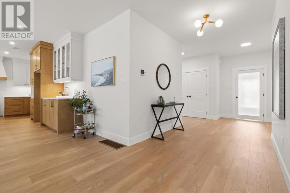 190 Castle Bridge Drive, photo 12 of 47
