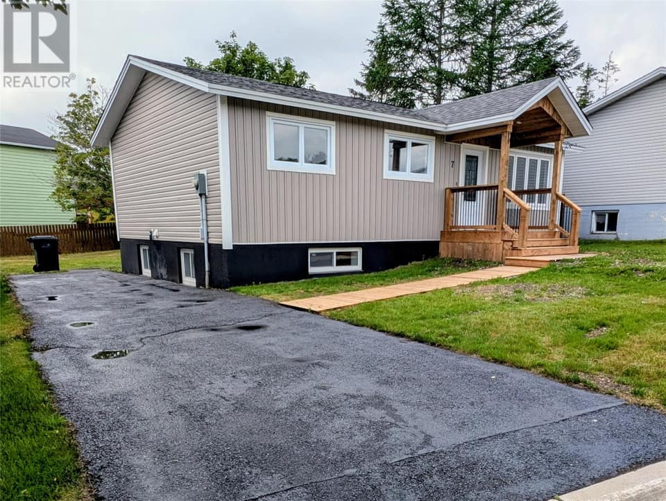 7 Norman Drive, photo 1 of 22
