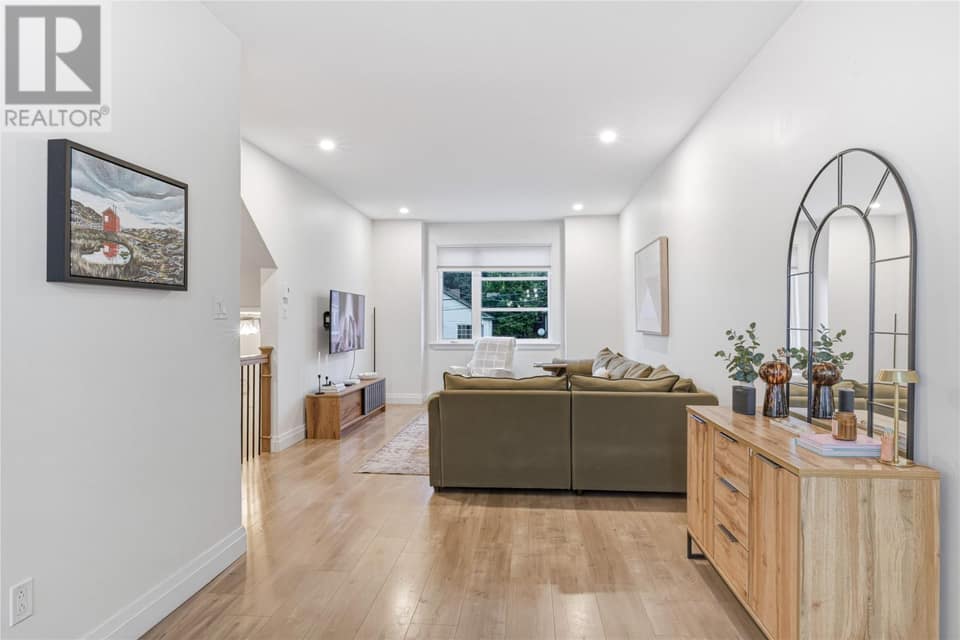 72 Bennett Avenue, photo 11 of 40