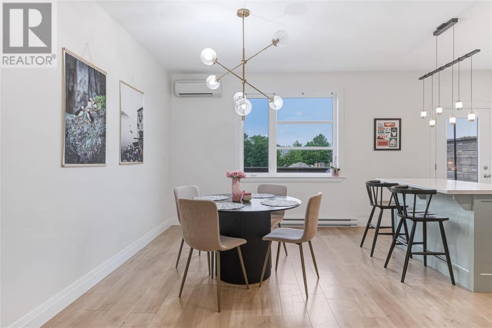 72 Bennett Avenue, photo 14 of 40