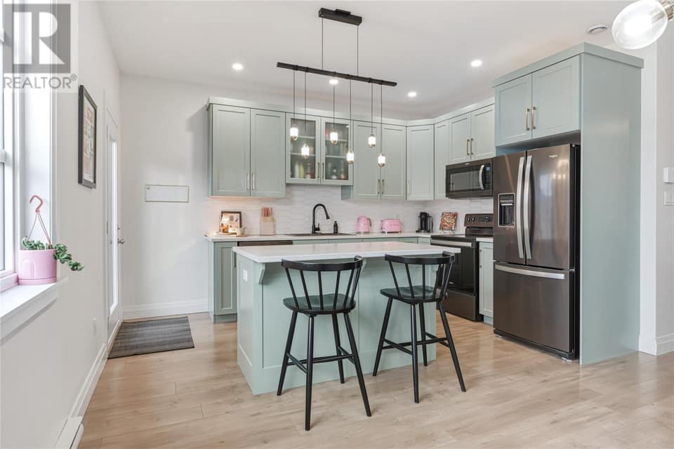 72 Bennett Avenue, photo 17 of 40