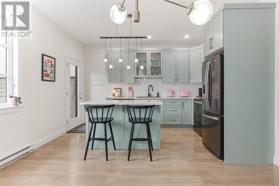 72 Bennett Avenue, photo 18 of 40