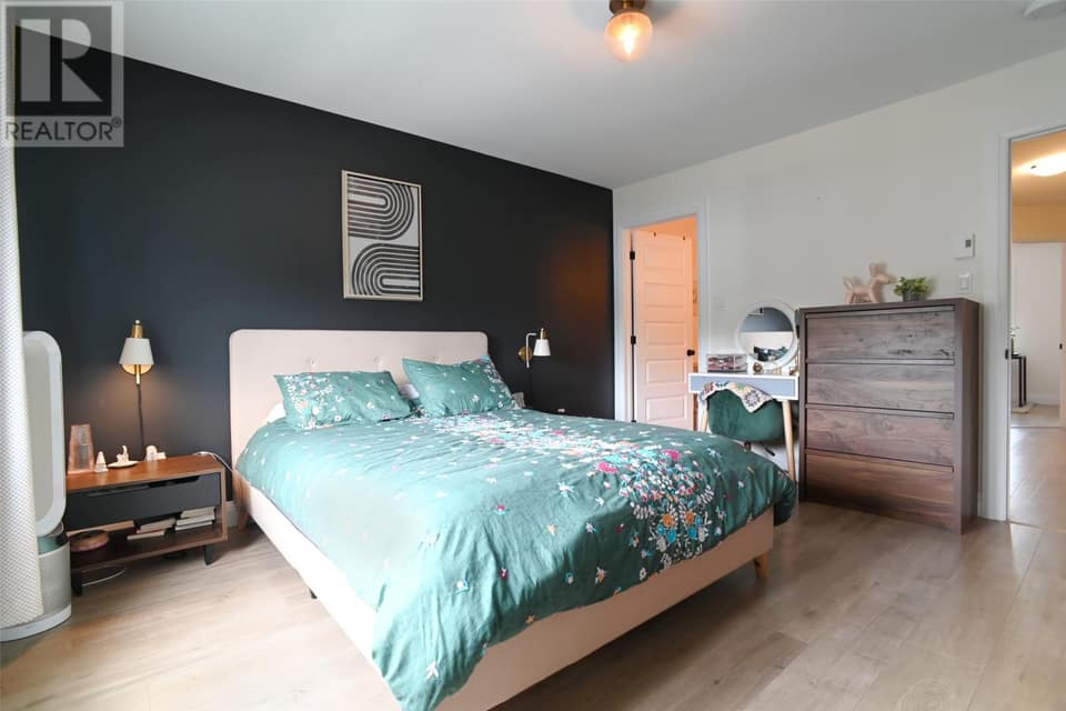 72 Bennett Avenue, photo 27 of 40