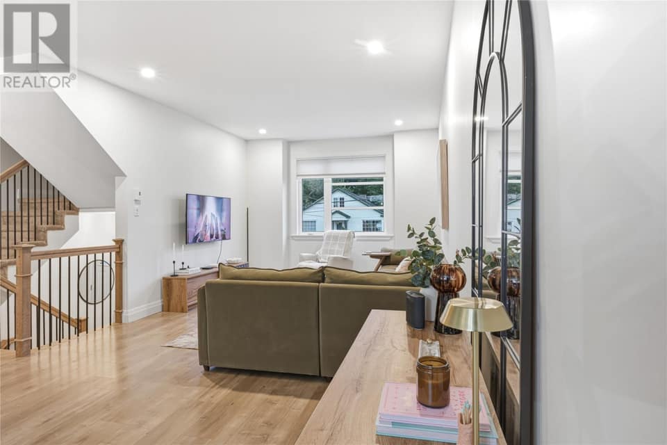 72 Bennett Avenue, photo 36 of 40
