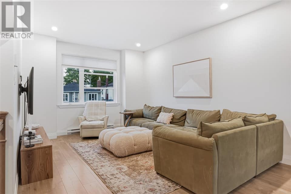 72 Bennett Avenue, photo 6 of 40