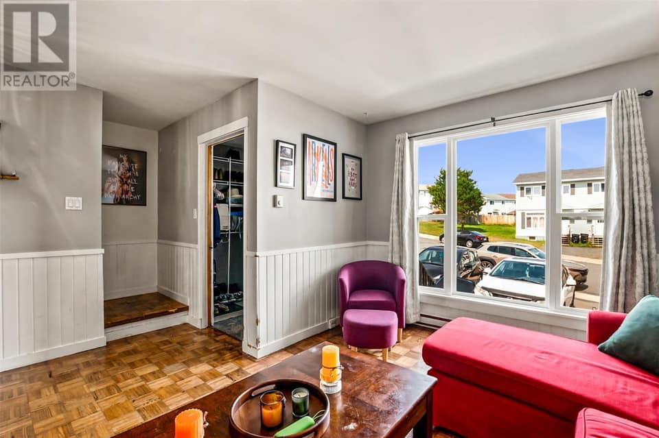 24 Nascopie Crescent, photo 10 of 17