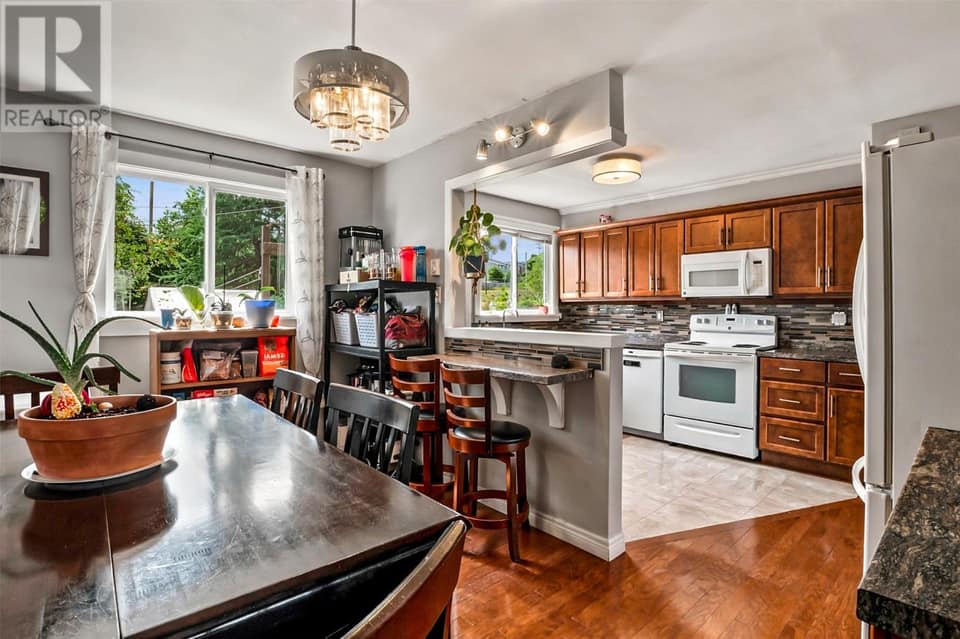 24 Nascopie Crescent, photo 5 of 17