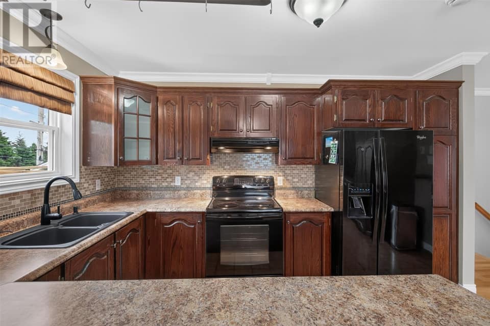 40 Ranger Avenue, photo 8 of 49