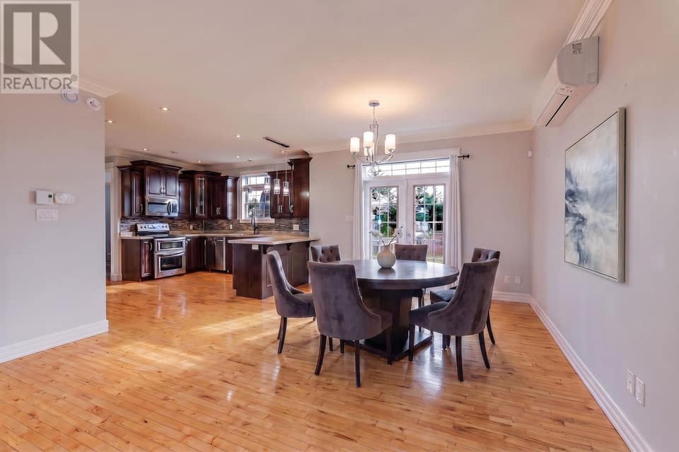 28 Kenai Crescent, photo 18 of 46