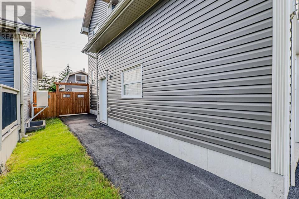 28 Kenai Crescent, photo 8 of 46