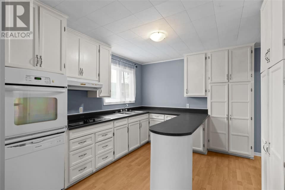 6 Riverview Avenue, photo 3 of 33