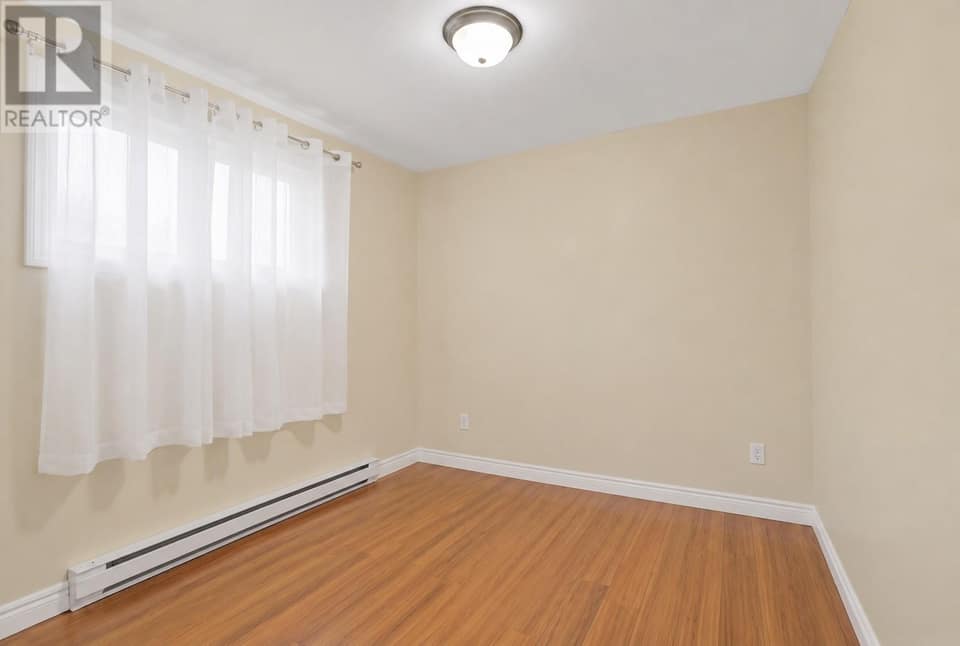 26 Lloyd Crescent, photo 20 of 37