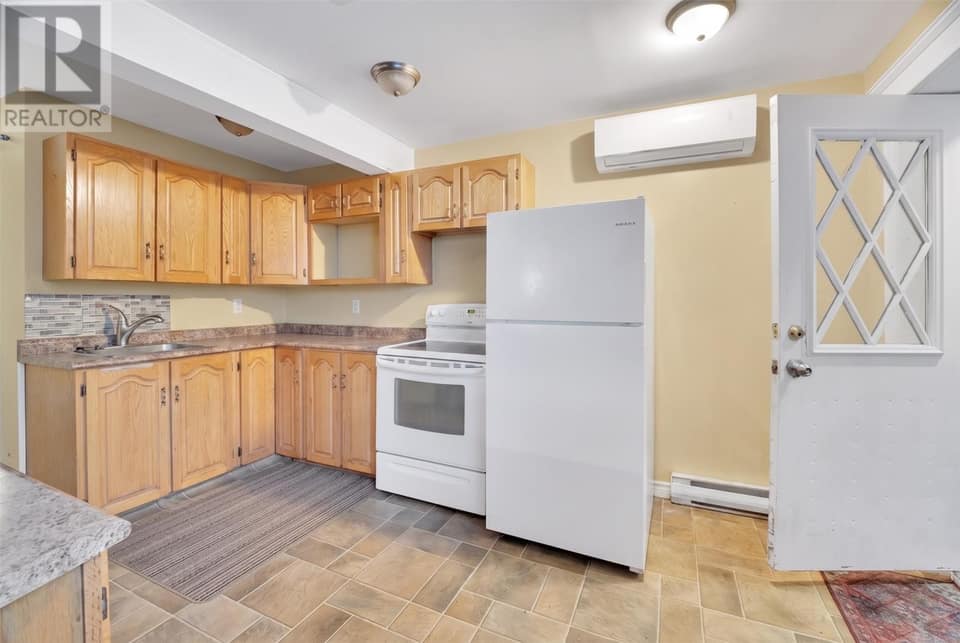 26 Lloyd Crescent, photo 25 of 37