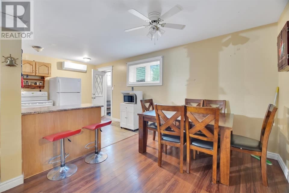 26 Lloyd Crescent, photo 27 of 37