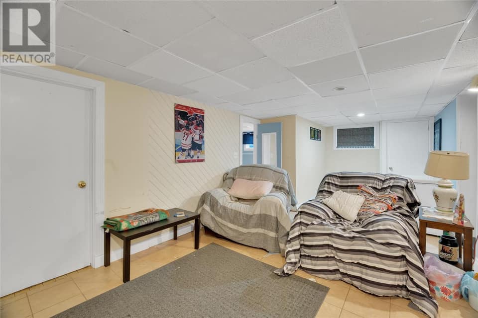 26 Lloyd Crescent, photo 31 of 37