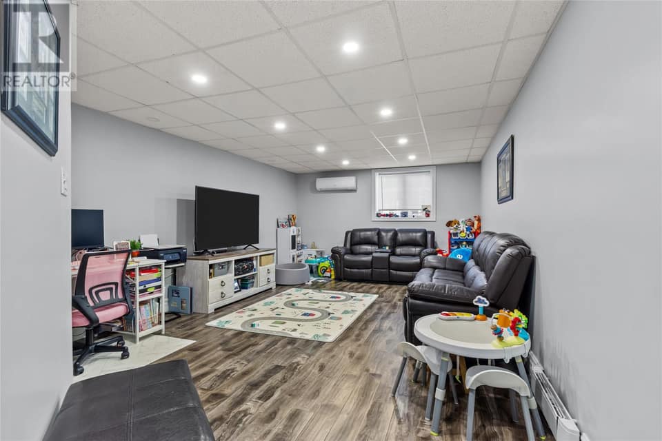 9 Mayfair Avenue, photo 21 of 26