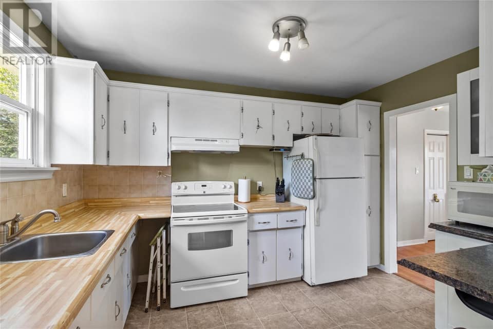 22 Holbrook Avenue, photo 5 of 20
