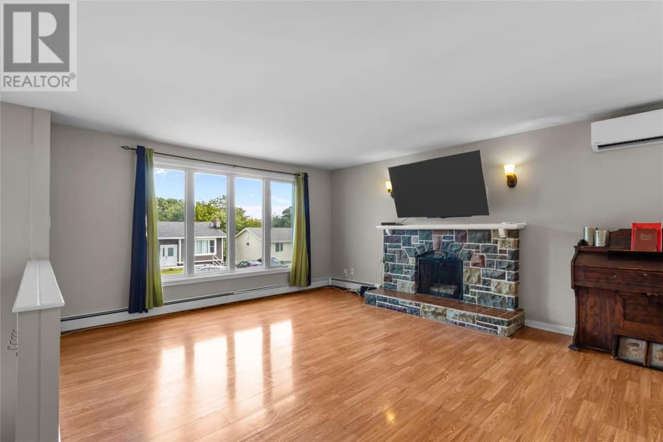 22 Holbrook Avenue, photo 7 of 20