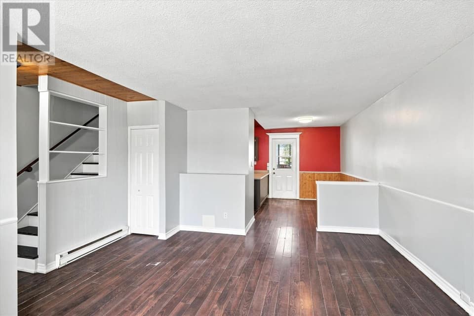 23 Campbell Avenue, photo 4 of 16