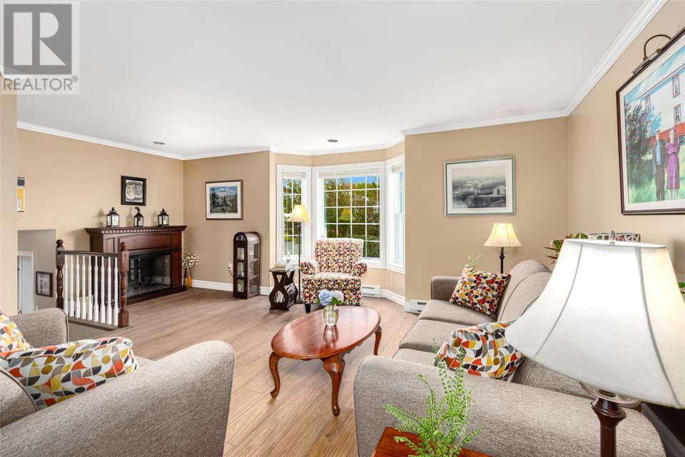 20 Sparrow Drive, photo 7 of 30