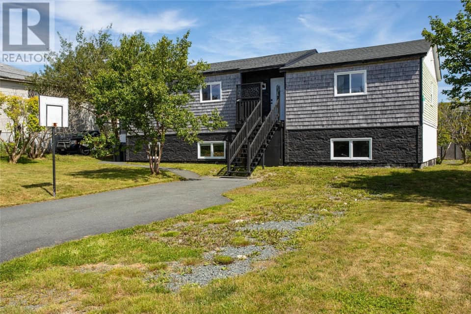 22 Irving Drive, photo 1 of 47