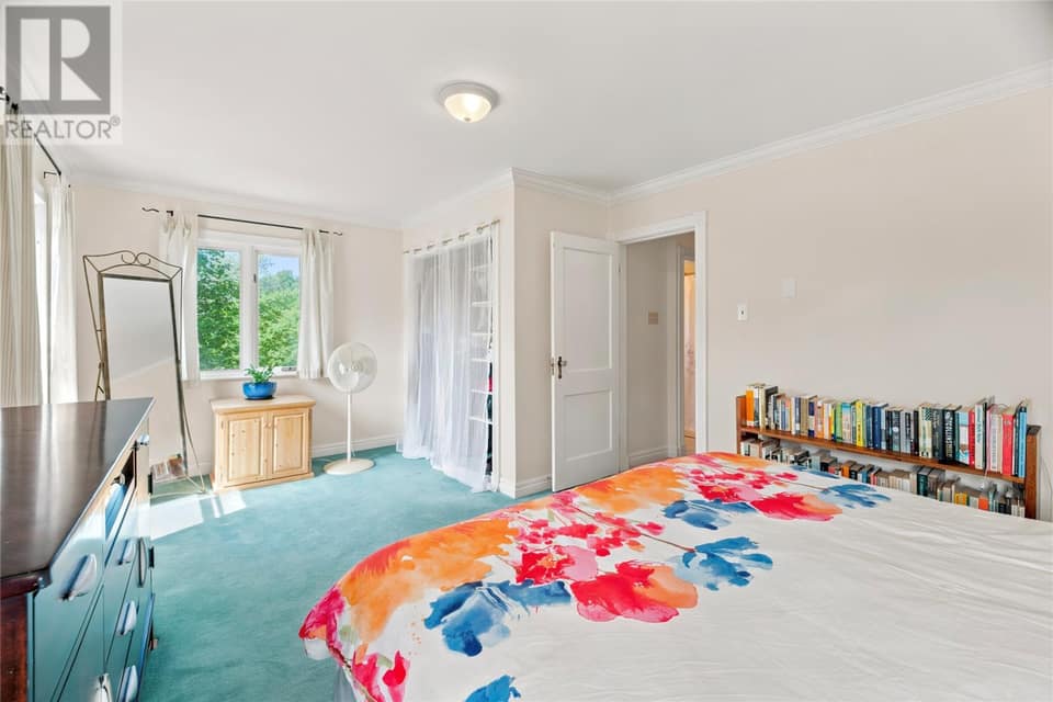 42 Empire Avenue, photo 17 of 47