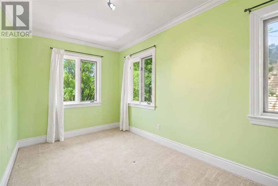 42 Empire Avenue, photo 20 of 47