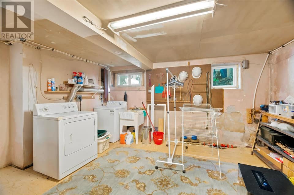 42 Empire Avenue, photo 22 of 47
