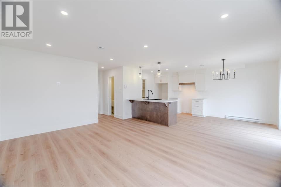 92 Trenton Drive, photo 11 of 38
