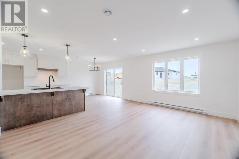 92 Trenton Drive, photo 9 of 38