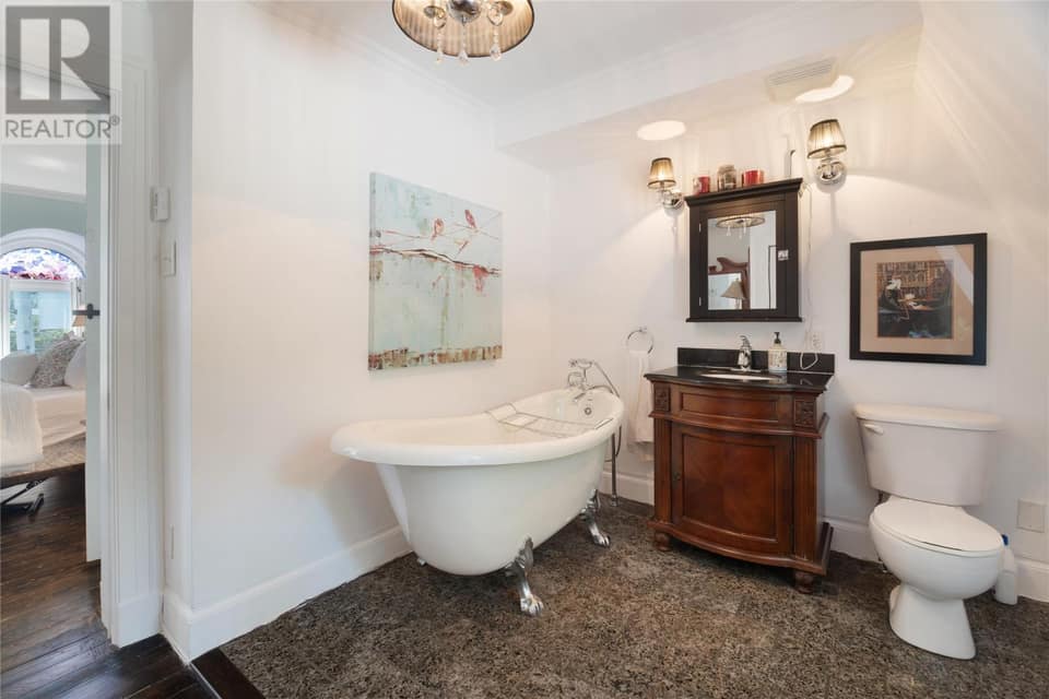 110 Pleasant Street, photo 25 of 47