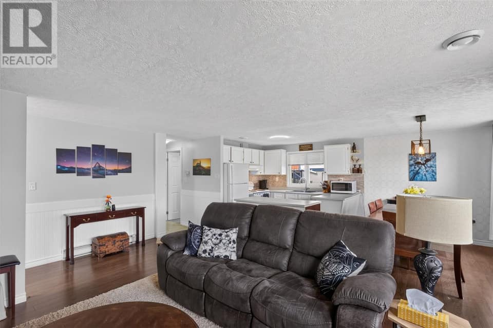 1 Holden Street, photo 15 of 44